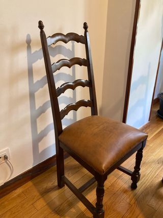 Mesa comedor vintage de madera maciza y 4 sillas. 
