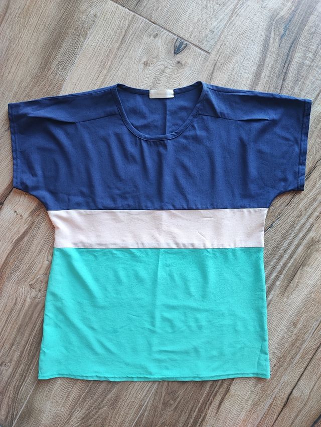 T-shirt estiva blu e turchese