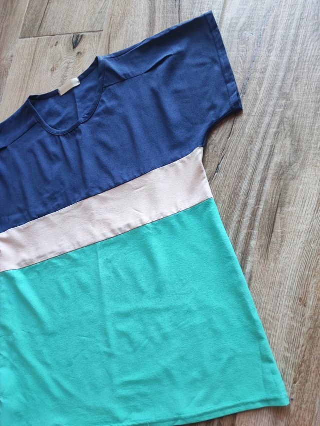 T-shirt estiva blu e turchese