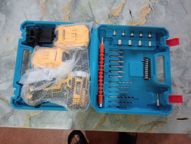 Trapano a batteria + accessori