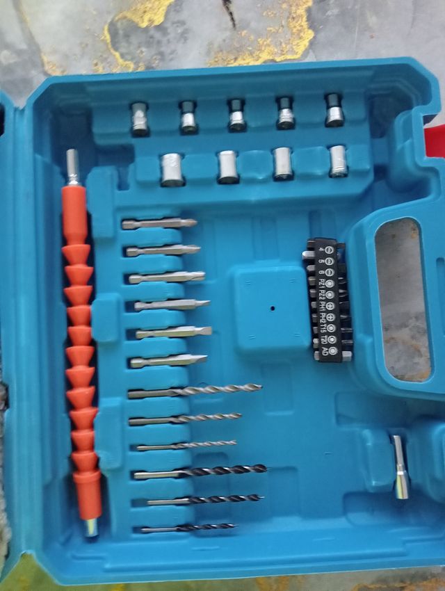 Trapano a batteria + accessori