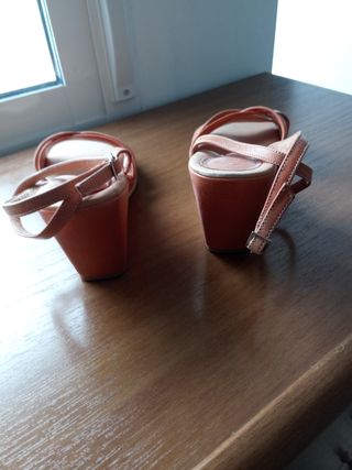 Sandalias cuña piel naranja