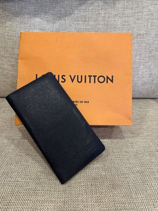 Louis Vuitton - Billetera Negra
