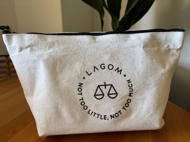 Borsa da toilette LAGOM bianca e nera