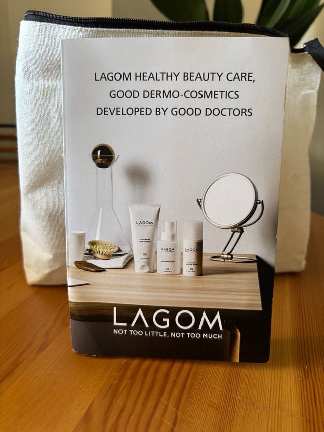 Borsa da toilette LAGOM bianca e nera