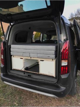 Mueble camper para furgoneta con cama y cocina