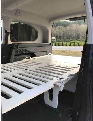 Mueble camper para furgoneta con cama y cocina