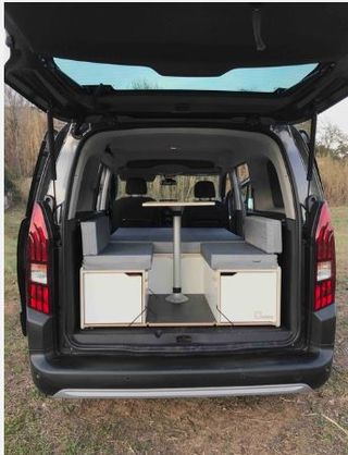 Mueble camper para furgoneta con cama y cocina