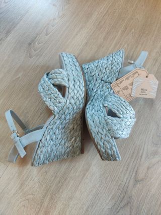 Sandalias NUEVAS cuñas esparto gris plata 38