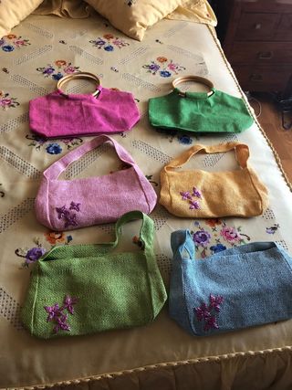 6 bolsos de rafia: ¡colores primaverales!