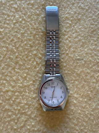Reloj Casio cuarzo plata