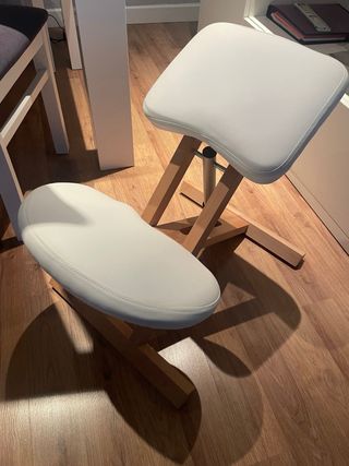 Silla ergonómica blanca