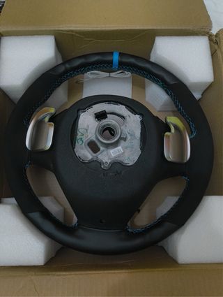 Volante BMW M Sport con levas