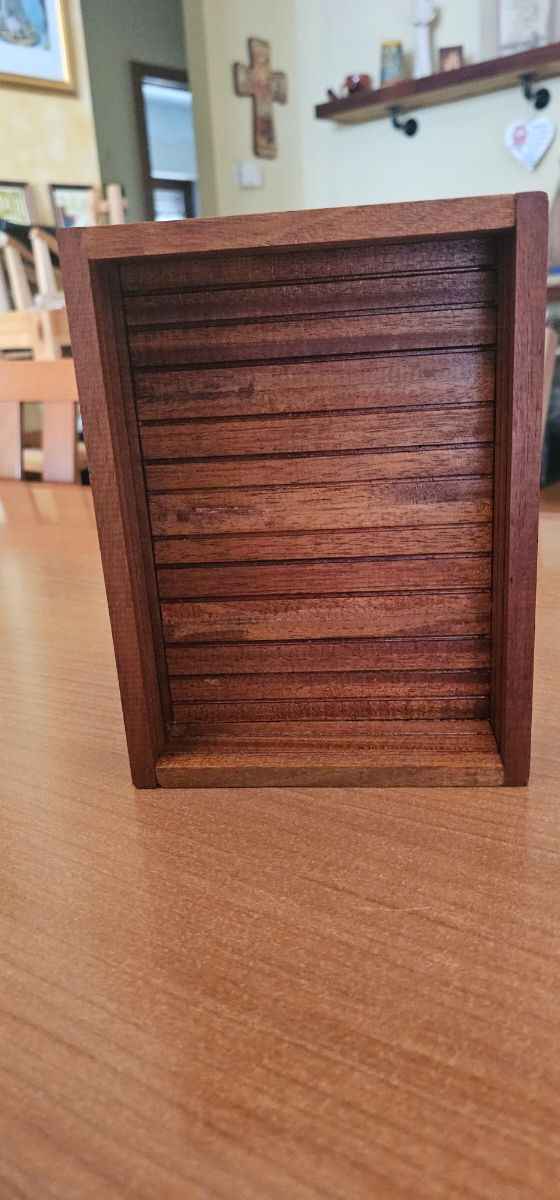 Svuotatasche in legno marrone