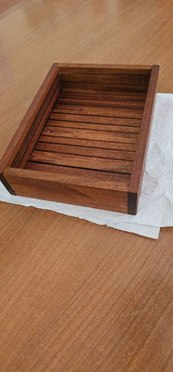 Svuotatasche in legno marrone