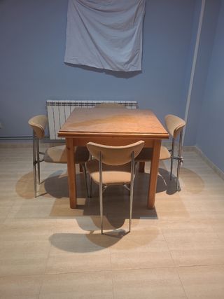 Comedor madera maciza,mesa y sillas+ mesa baja