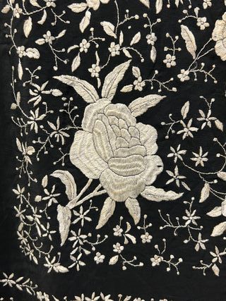 Antiguo mantón de Manila Rosas