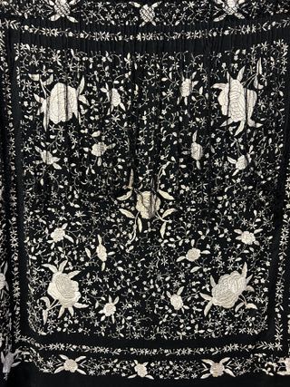 Antiguo mantón de Manila Rosas