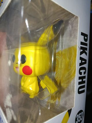 Lote Fantasía Pikachu: Figuras + Funko Pop!