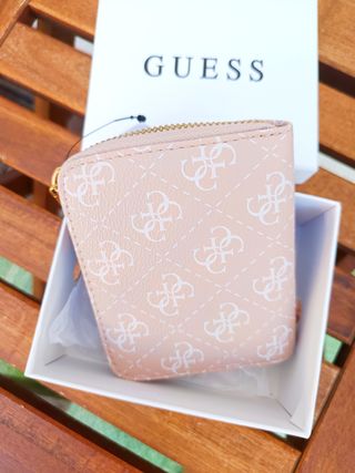 Monedero Guess rosa