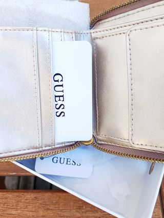 Monedero Guess rosa