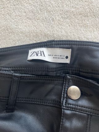 Pantalones cuero Zara negros