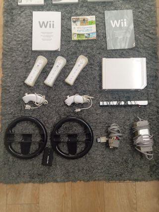 Wii + 3 controller + 2 nunchuk + 5 giochi