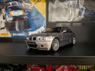 BMW M3 CSL (1:18) - Modelo a Escala Solido