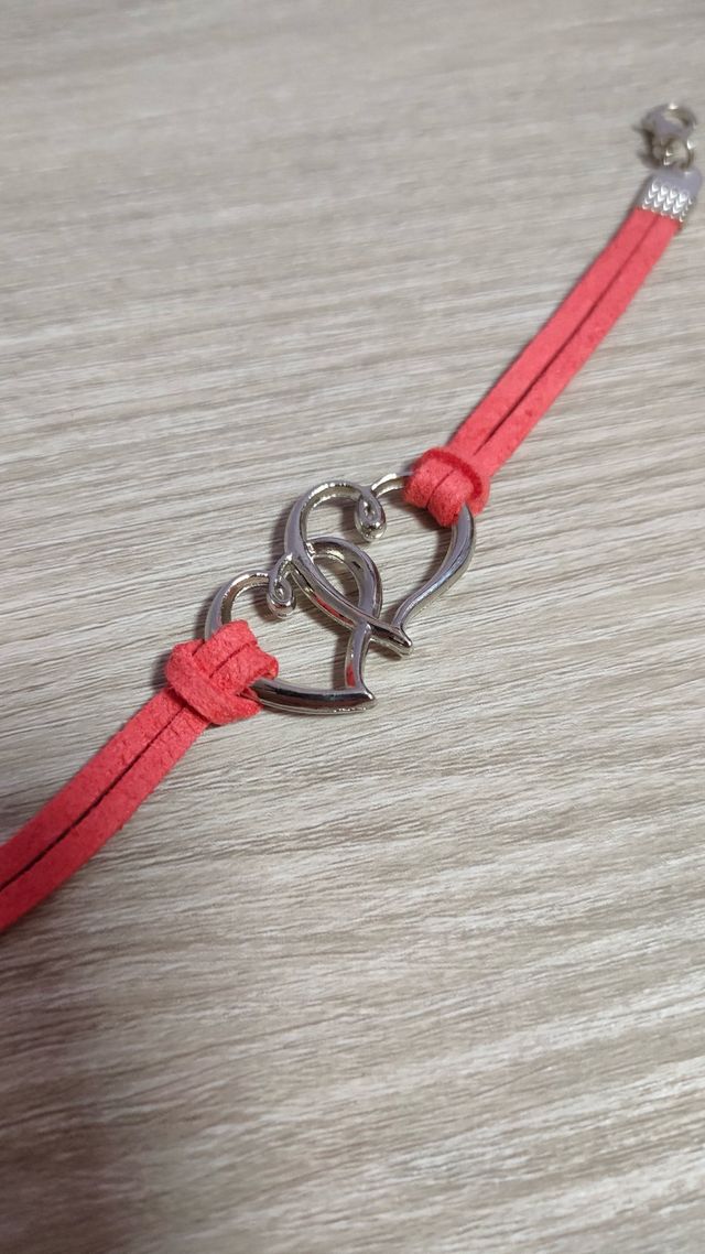 Pulsera de corazones