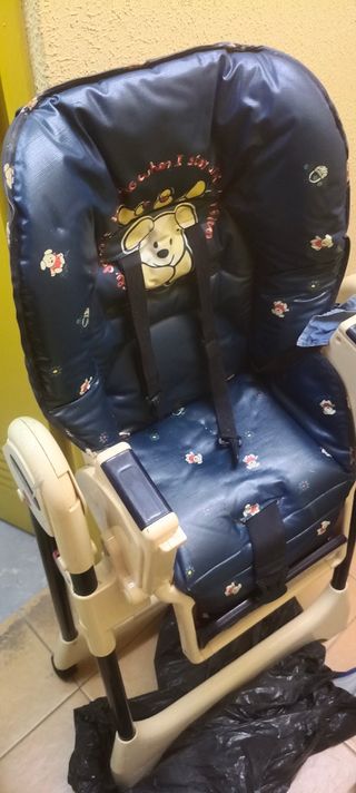 Trona bebé Winnie the Pooh marca Chicco.
