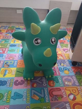 Saltador dinosaurio infantil