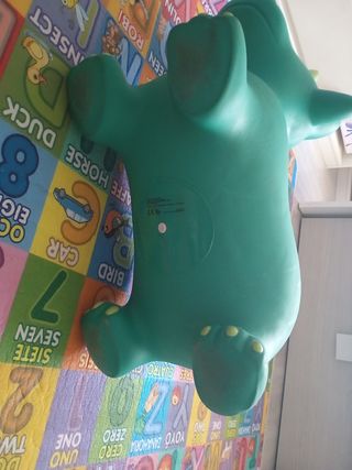 Saltador dinosaurio infantil