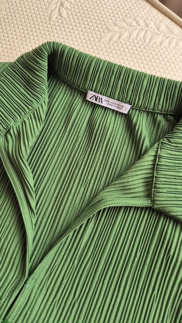 Top Zara plisado verde oliva talla S