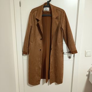 Parka Stradivarius marrón sin uso