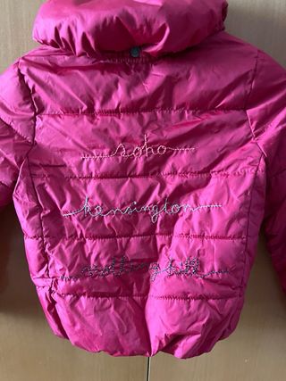Chaqueta rosa niña IKKS - talla 8. lleva capucha.