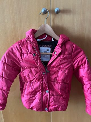 Chaqueta rosa niña IKKS - talla 8. lleva capucha.