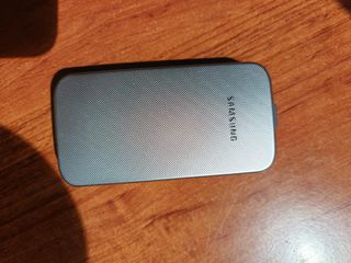 Teléfono Samsung plegable plateado