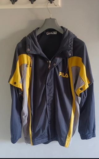 Chaqueta Fila deportiva azul y amarilla
