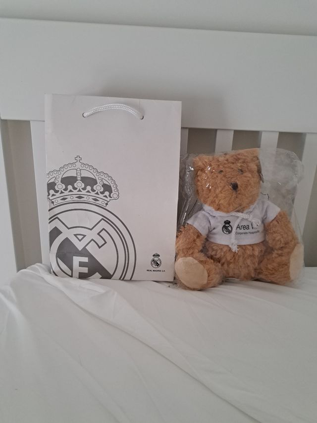 Peluche Oso Area VIP Real Madrid con bolsa 