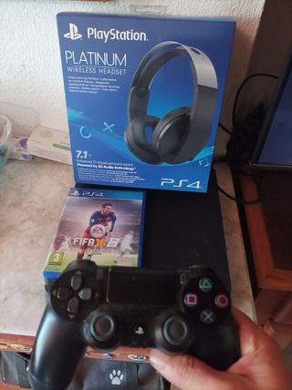 PS4 Slim (PlayStation 4)