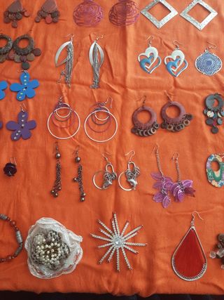 Bisutería artesanal  50 unidades × 30€