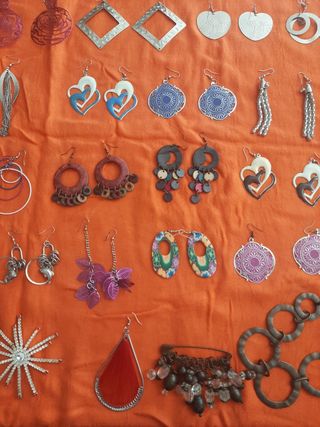 Bisutería artesanal  50 unidades × 30€