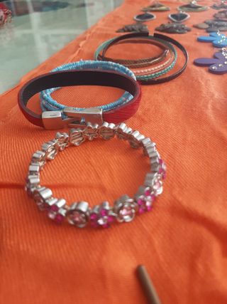 Bisutería artesanal  50 unidades × 30€