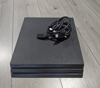 PS4 Pro (PlayStation 4 Pro) + mando camuflaje