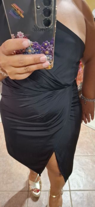 Vestito nero monospalla elegante