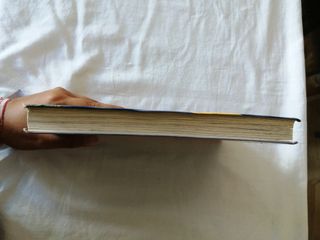 Kika Superbruja y la espada mágica (Spanish Edi...