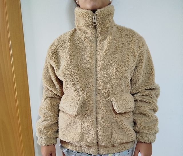 Chaquetón niña Pull & Bear beige