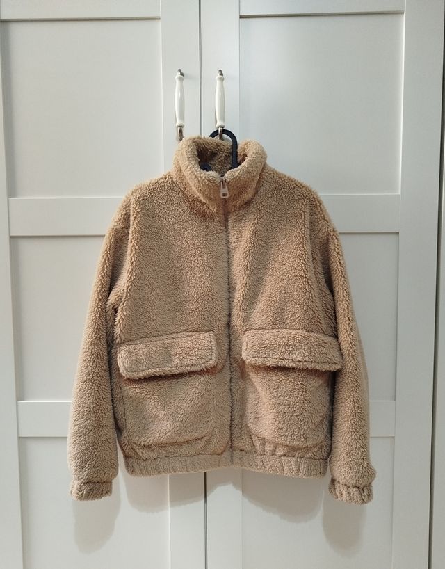 Chaquetón niña Pull & Bear beige