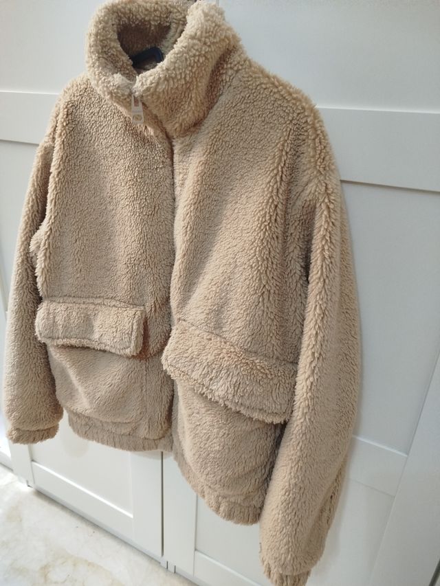 Chaquetón niña Pull & Bear beige
