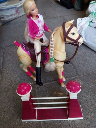 Barbie jinete con caballo
